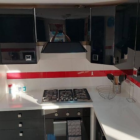 6 Bedroom Spacious Villa, Free Parking Byfleet Экстерьер фото